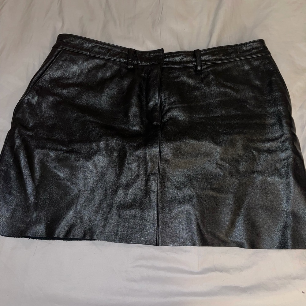 100% Genuine Leather Mini Skirt / Black / Size 16